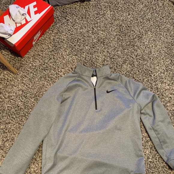 Nike 1/4 zip up sweater - Picture 2 of 4